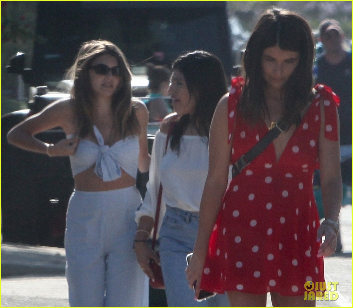 olivia jade and sister bella giannulli party in malibu for fourth of july 024318539
