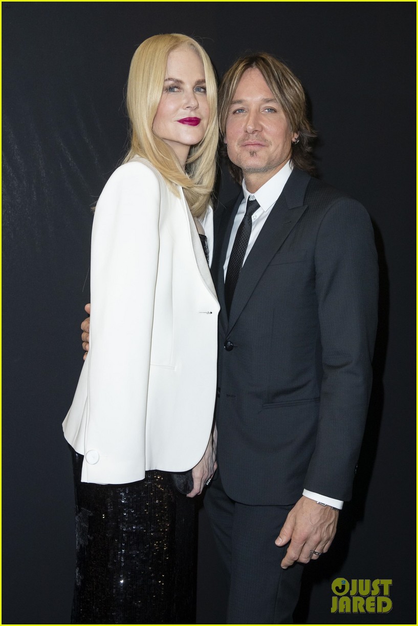 Nicole Kidman Attends Armani Show with Her Real Husband & Her TV(02)