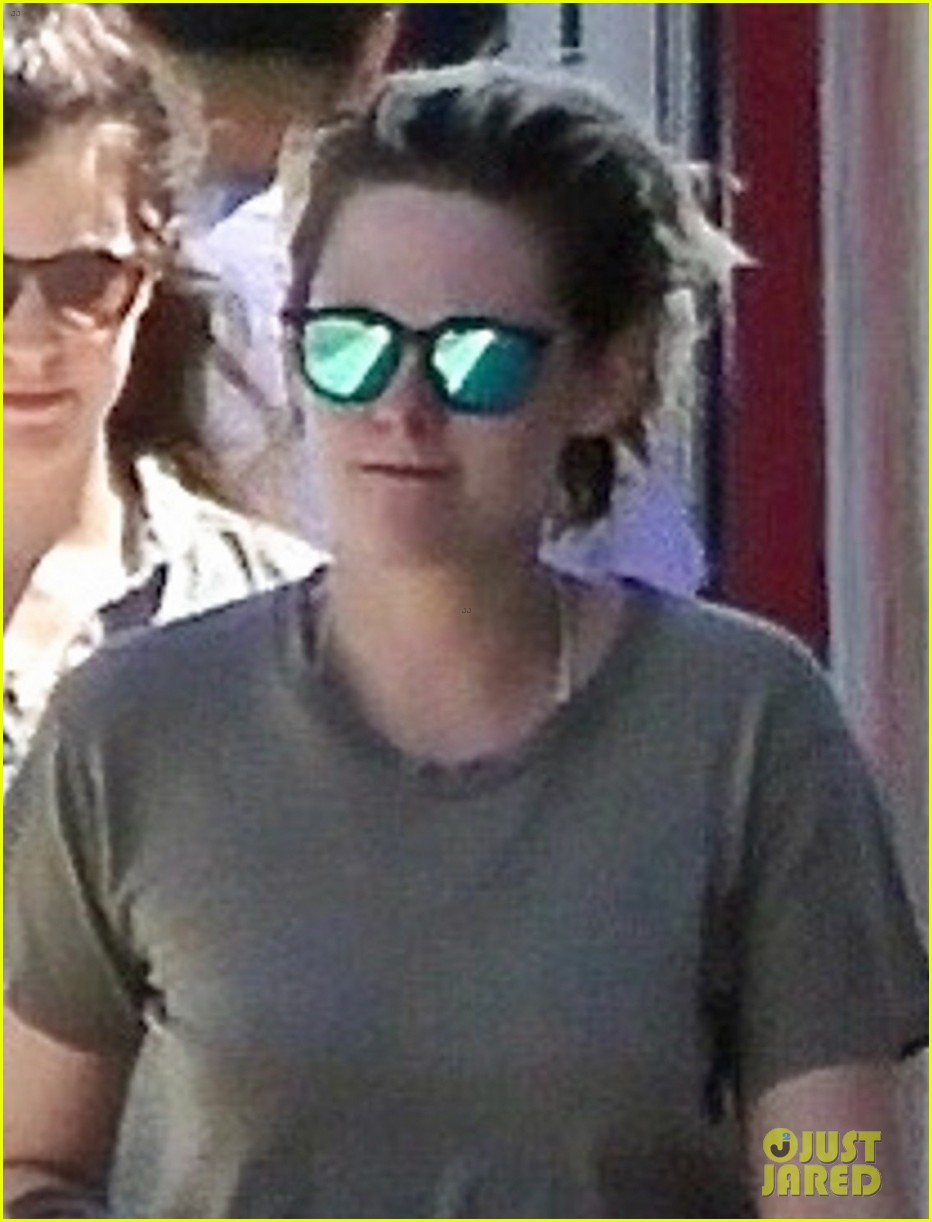 check out first look at kristen stewart as jean seberg 044327982
