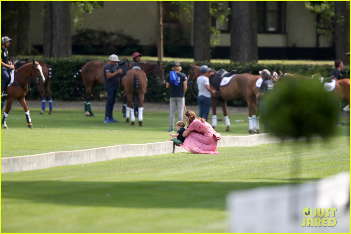 Kate Middleton & Meghan Markle Bring Prince Louis, Prince & Baby