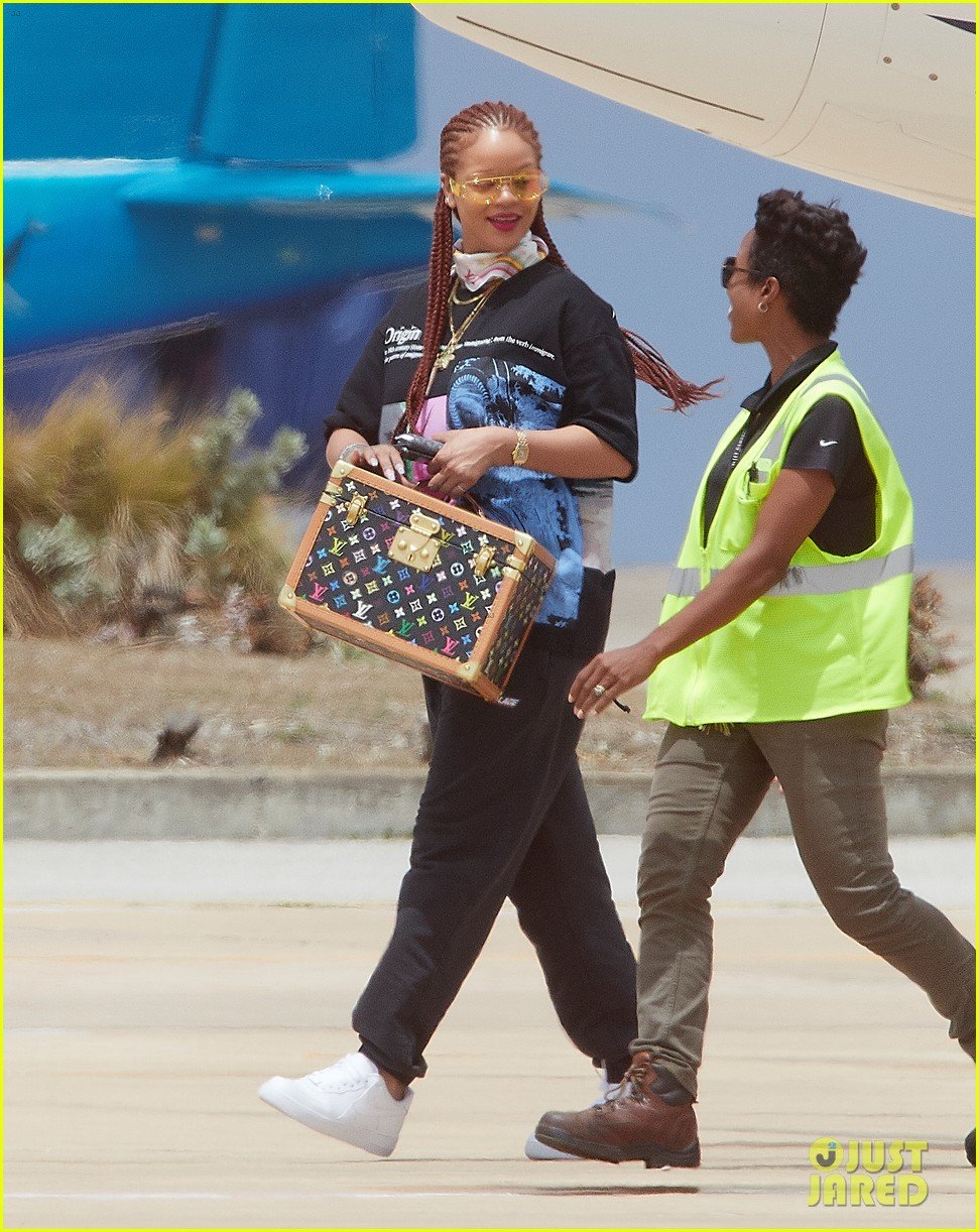 rihanna touches down in her native barbados 04