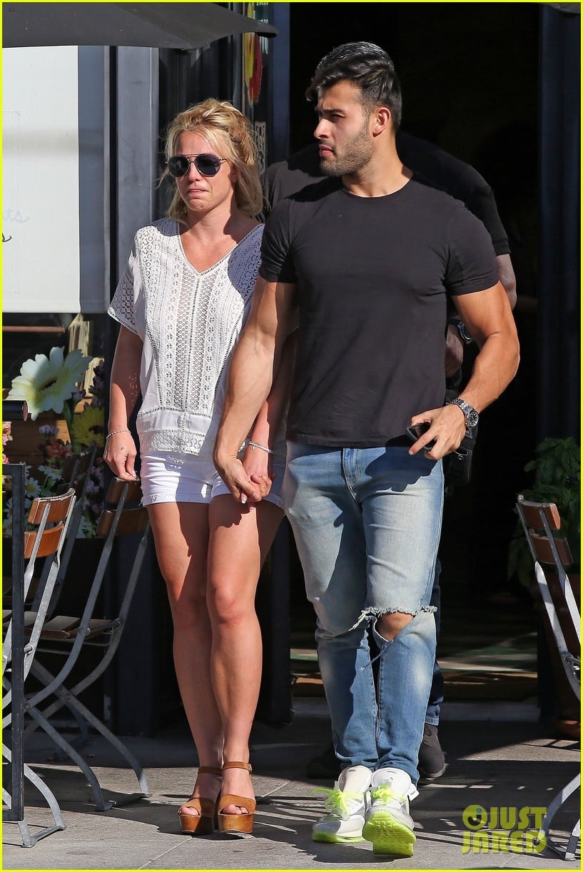 britney spears sam asghari hold hands in weho 07
