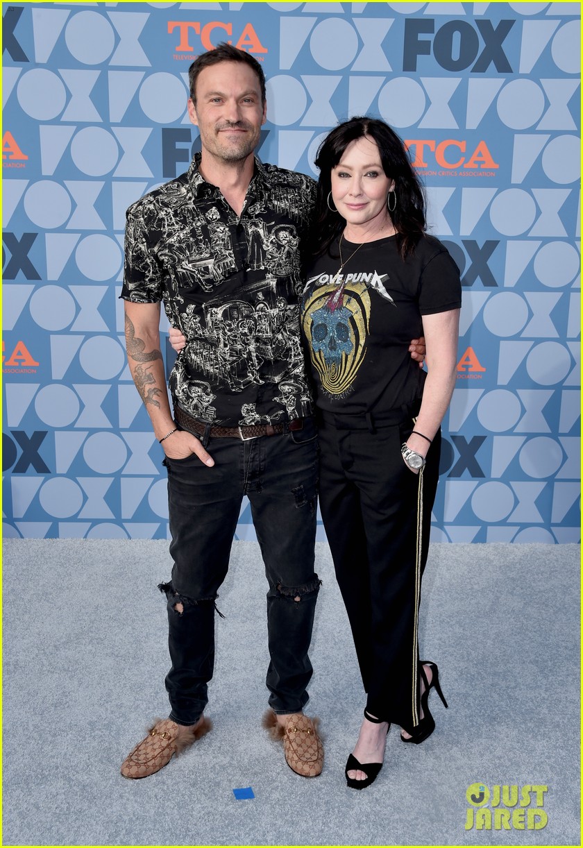 beverly hills 90210 cast celebrate reboot premiere at fox tca party 01