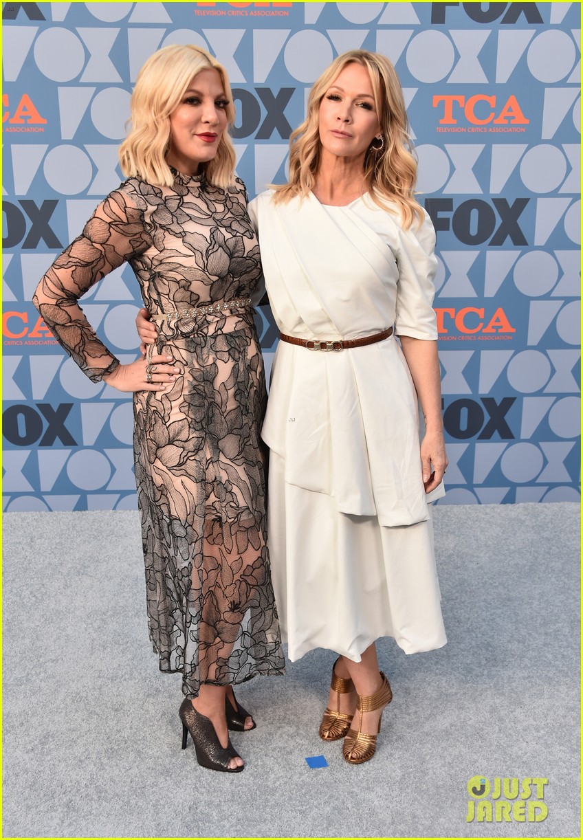 beverly hills 90210 cast celebrate reboot premiere at fox tca party 194332467