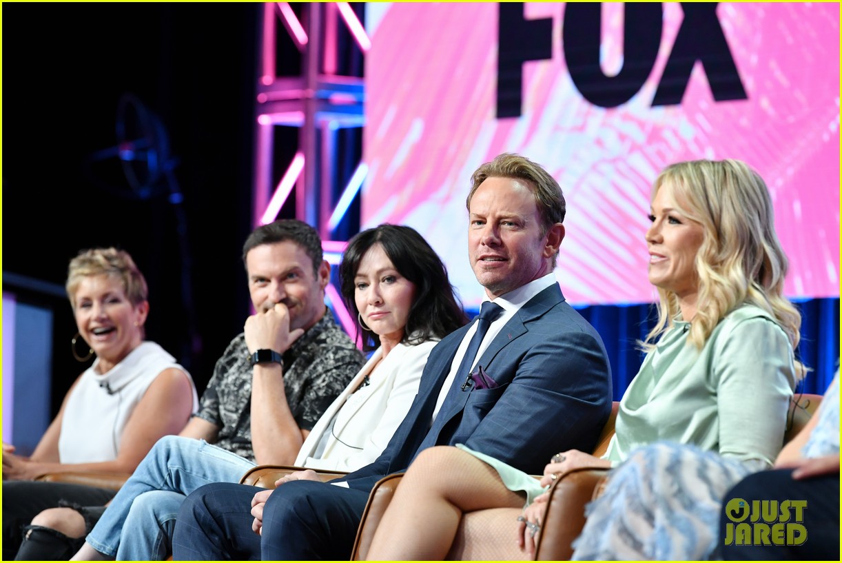 beverly hills 90210 cast celebrate reboot premiere at fox tca party 32