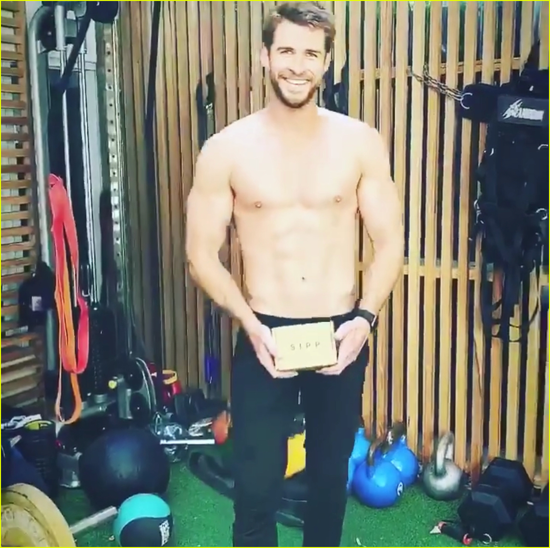 liam hemsworth goes shirtless bares six pack while working out with chris hemsworth 10