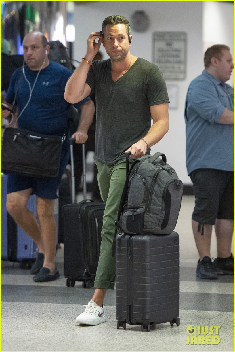 zachary levi jets out for fan expo convention 024337319