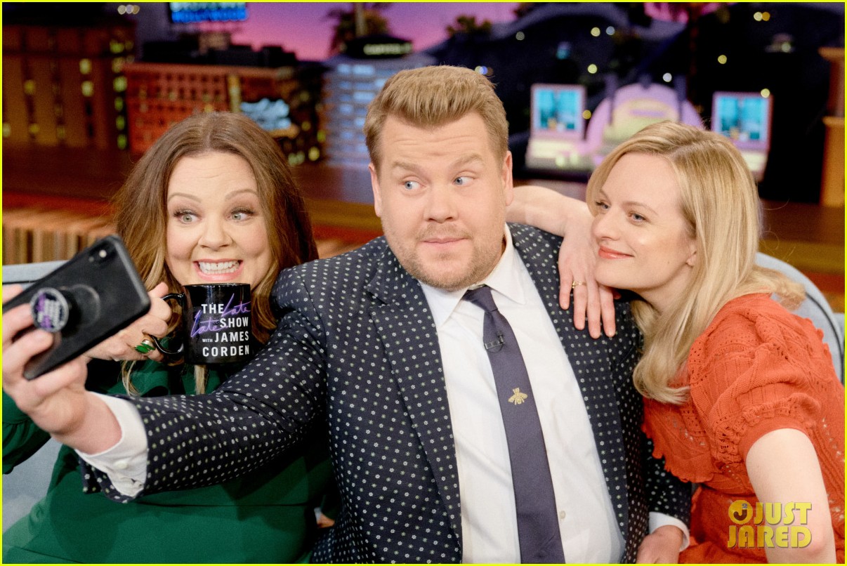 melissa mccarthy assumed the kitchen co star elisabeth moss would be intense 044332081