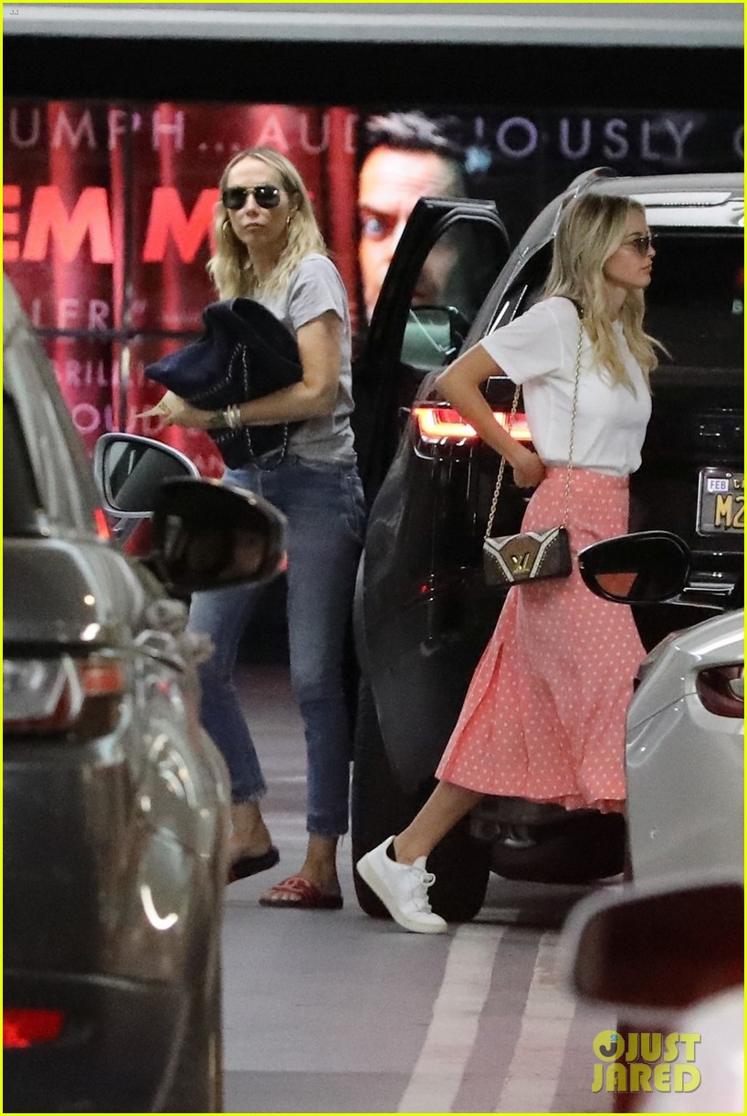 miley cyrus spends the day with kaitlynn carter her mom 044337023