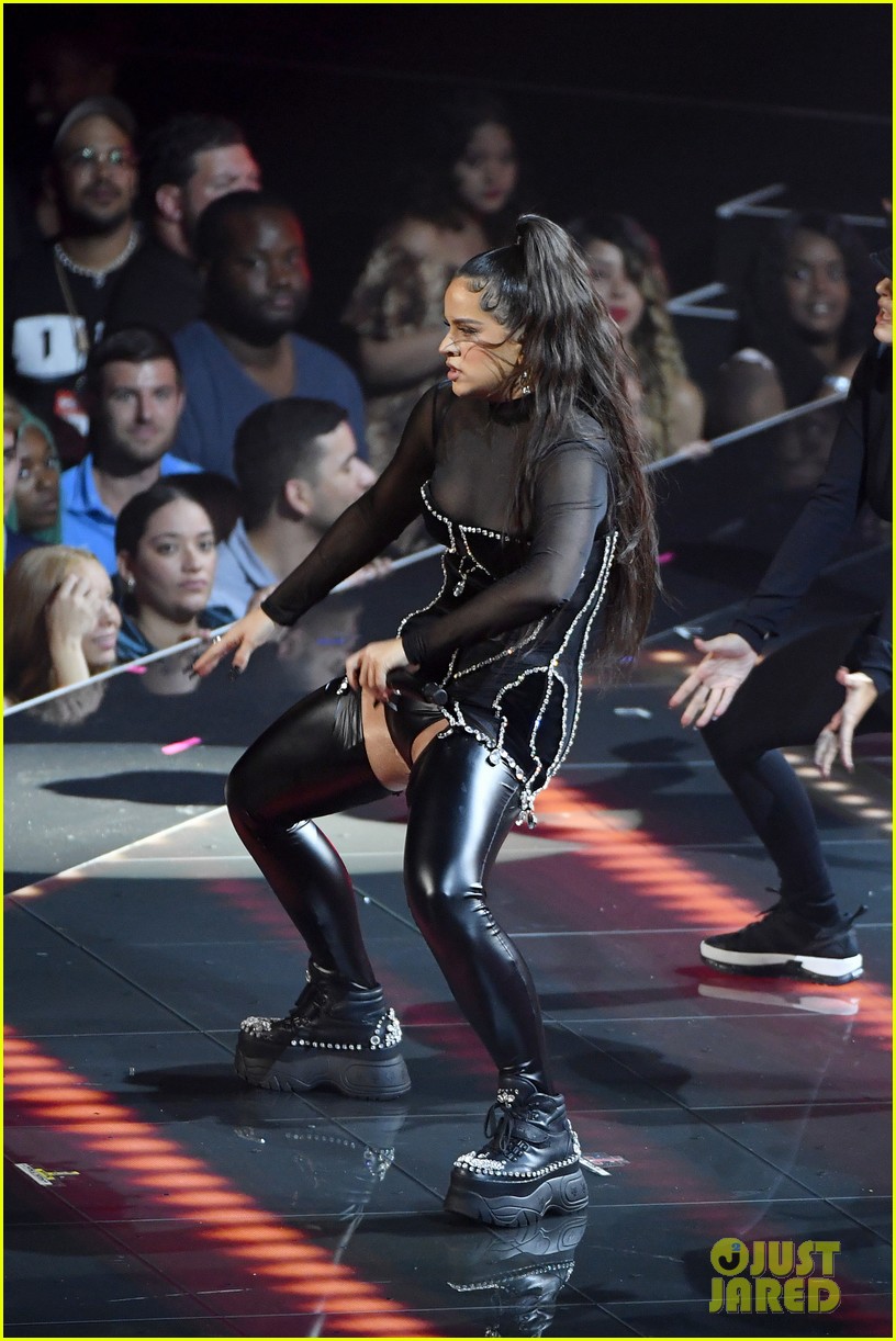 Rosalia Performs 'A Ningun Hombre' & More at MTV VMAs 2019 (Video