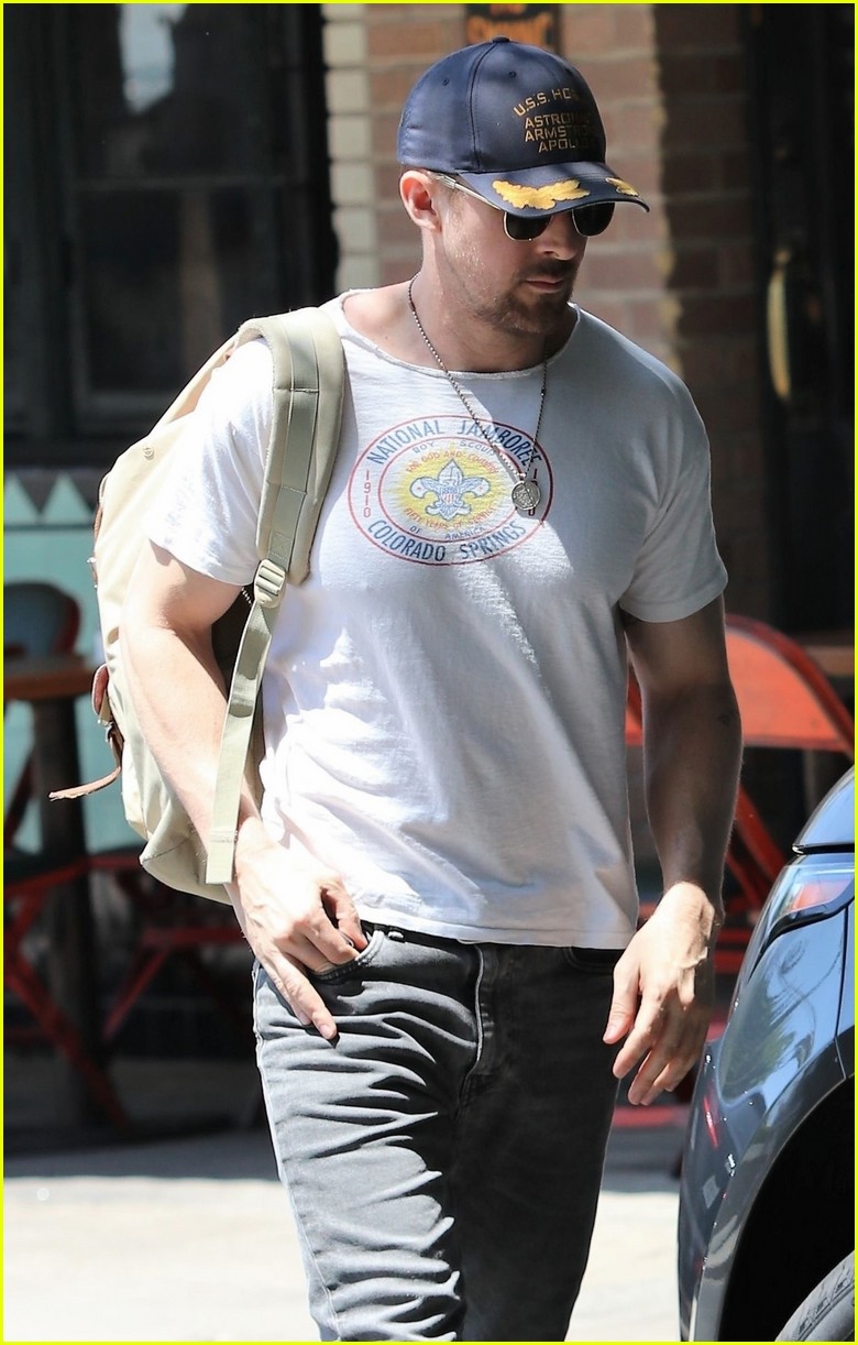 ryan gosling meets up with director for lunch 074336811