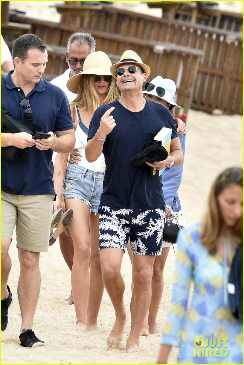 Ryan Seacrest Vacations with Ex Shayna Taylor, But Source Insists They