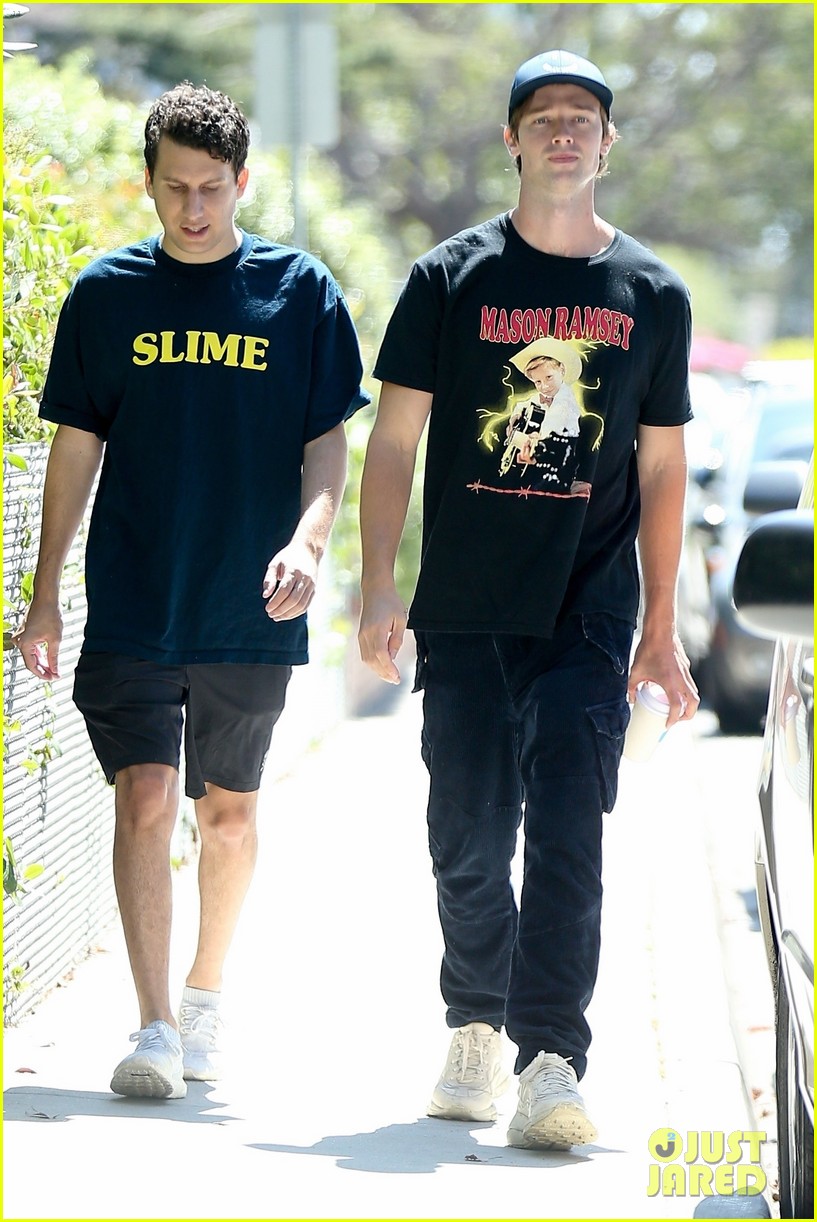 patrick schwarzenegger meets up with a friend in los angeles 014337239