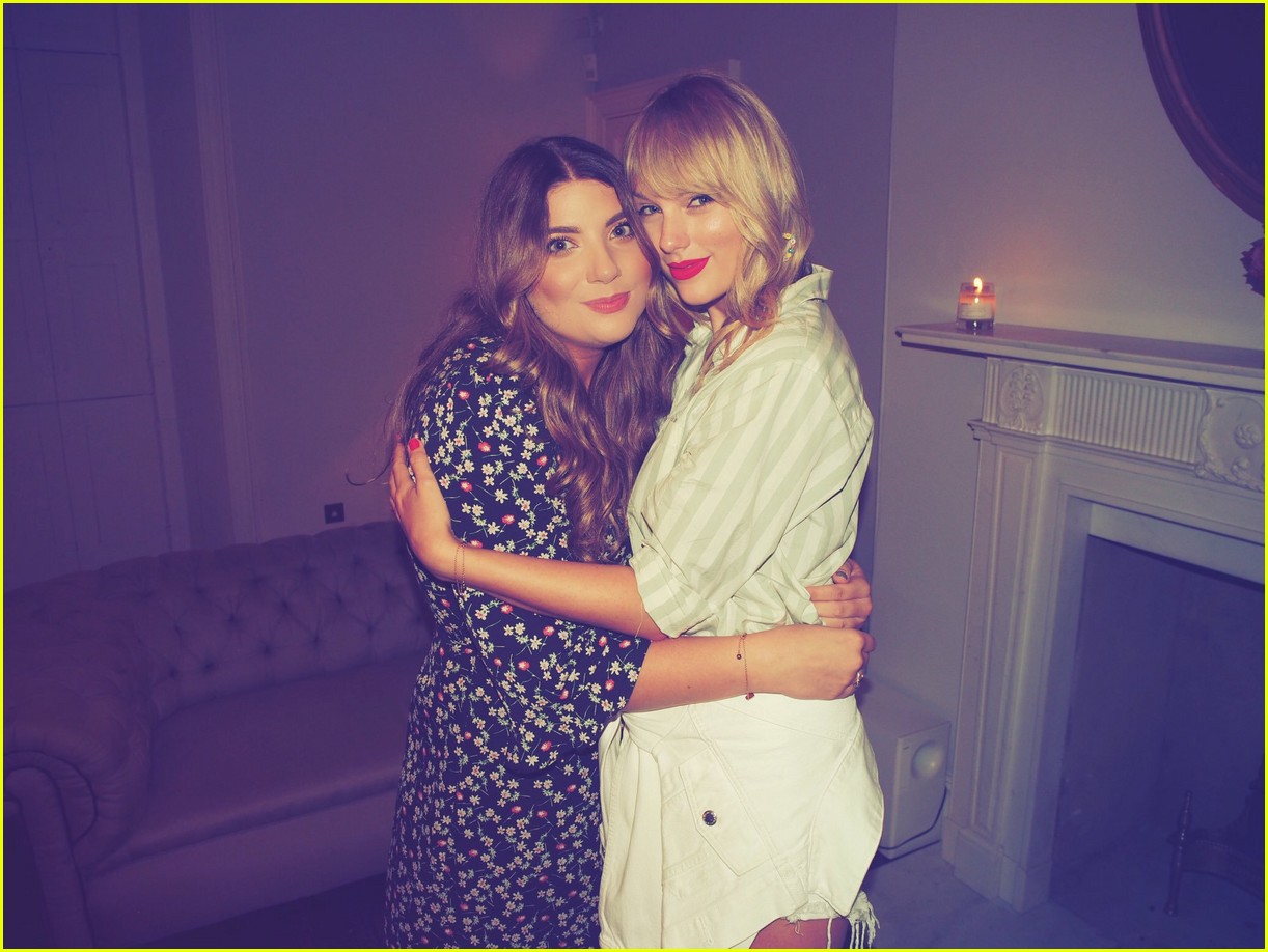 Taylor Swift Poses With Fans During 'Lover' Secret Session in London