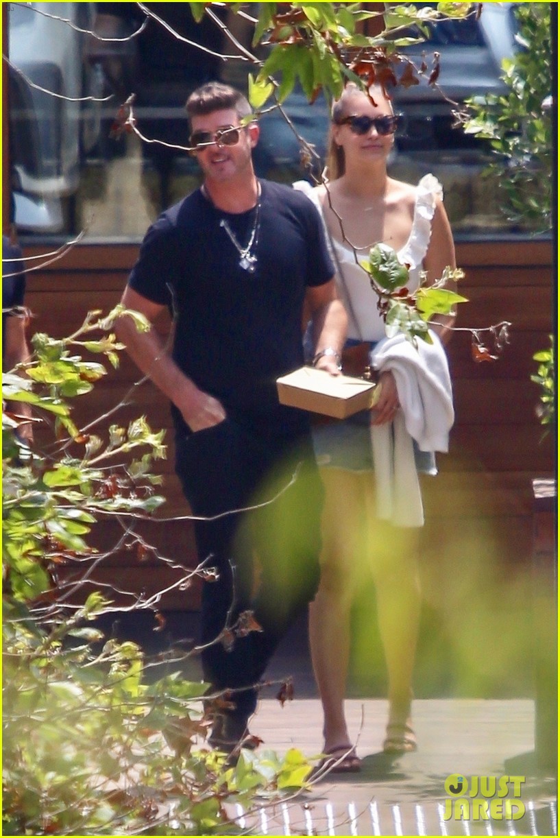 robin thicke and fiancee april love geary malibu lunch date 03