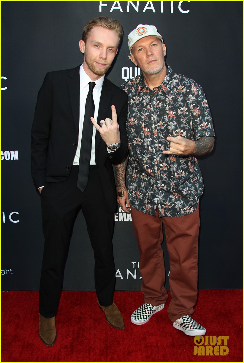 john travolta fred durst team up for the fanatic premiere 104338922