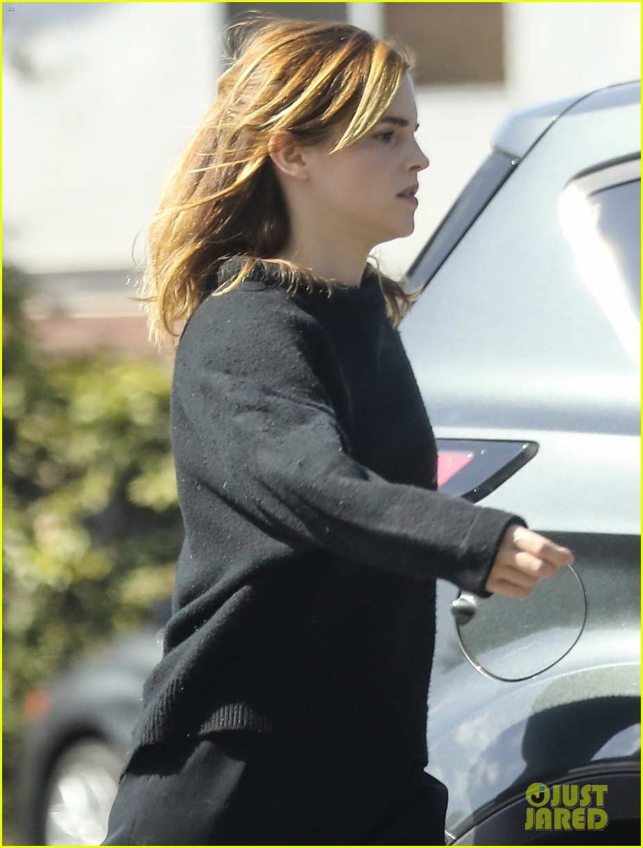 emma watson kicks off her day with a doctors appointment 014335024
