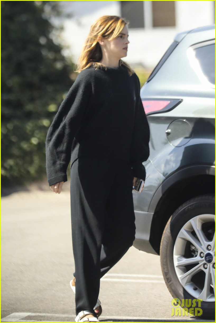 emma watson kicks off her day with a doctors appointment 02