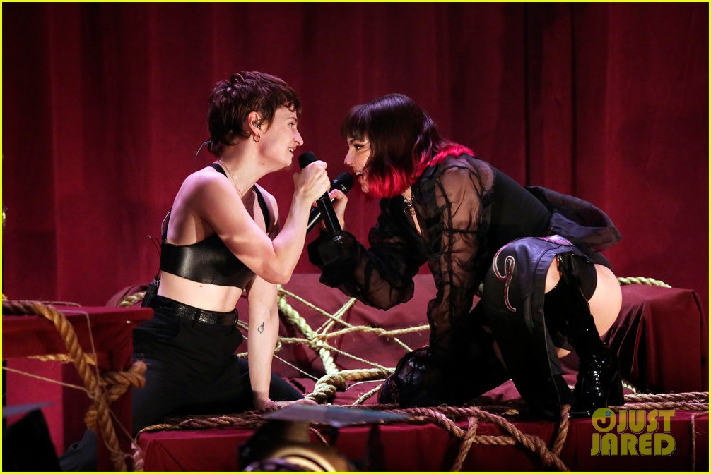 charli xcx christine and the queens perform gone fallon 024354619
