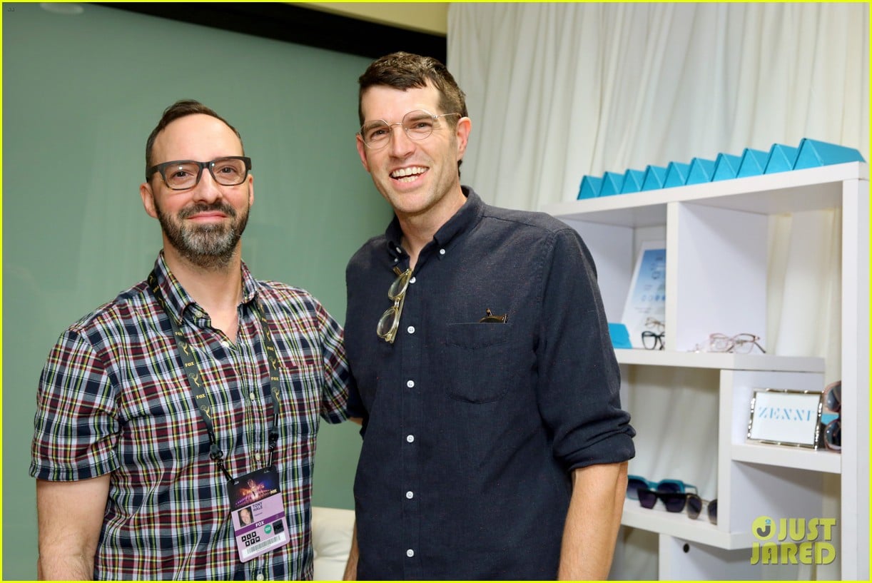 Anna Chlumsky, Tony Hale, \u0026 'Veep' Cast Step Out for Emmy Awards 2019!:  Photo 4357926 | 2019 Emmy Awards, Anna Chlumsky, Clea DuVall, Emmy Awards,  Gary Cole, Kevin Dunn, Matt Walsh, Reid, image size:1222x817
