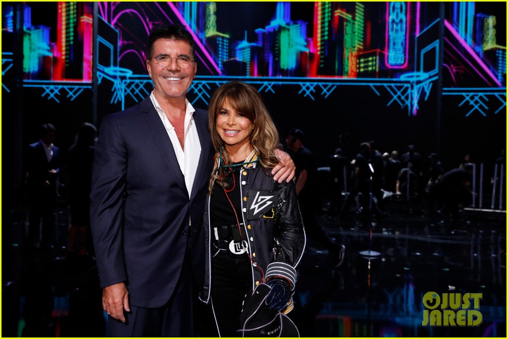 simon cowell shares kiss with paula abdul after surprise american idol reunion on agt 044355275