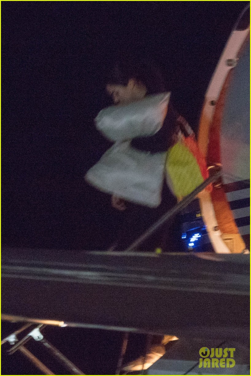 kendall jenner katy perry fly in for bieber wedding 044362709