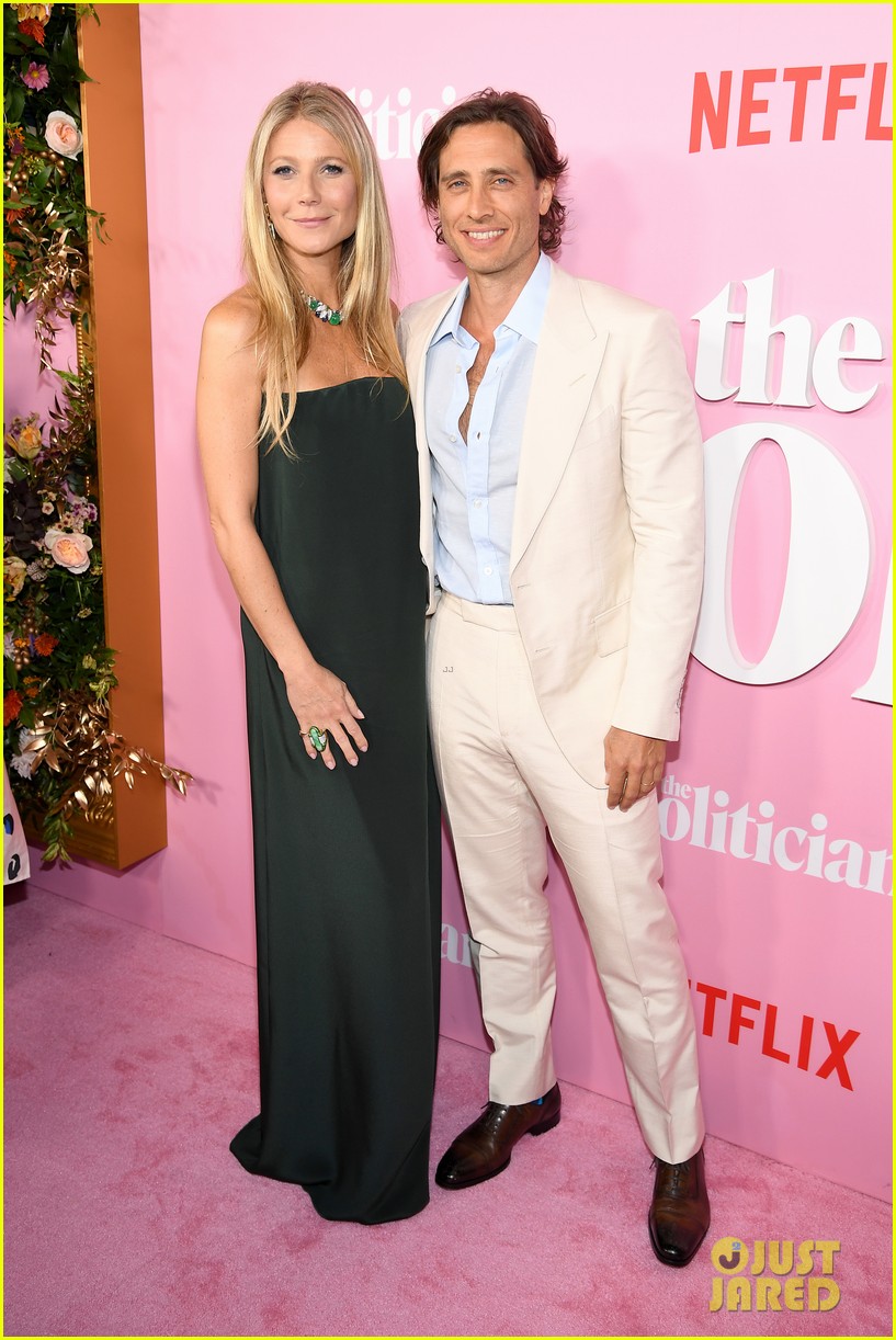 gwyneth paltrow brad falchuk couple up for the politician premiere 014361258