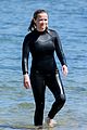 reese witherspoon goes surfing 01