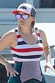 reese witherspoon goes surfing 02