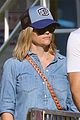 reese witherspoon goes surfing 09
