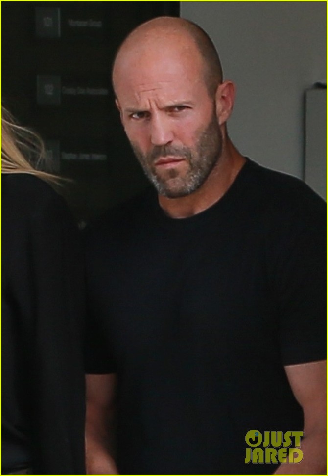 rosie huntington whiteley jason statham coordinate in black afternoon outing 09