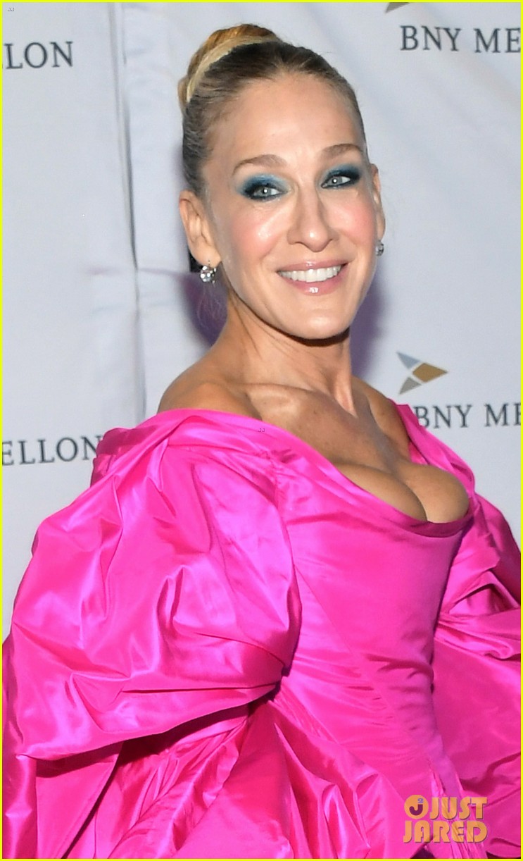 sarah jessica parker wows in pink gown nyc ballet fall fashion gala 024361174