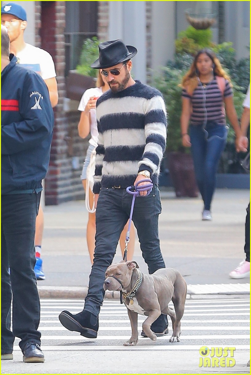 Justin Theroux Takes Dog Kuma for a Walk in NYC Photo 4355058 Justin