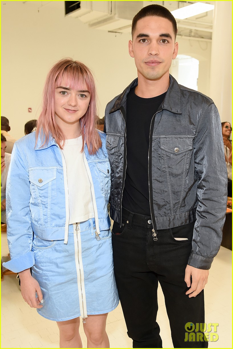 maisie williams reuben selby couple up helmut lang fashion show 014347496