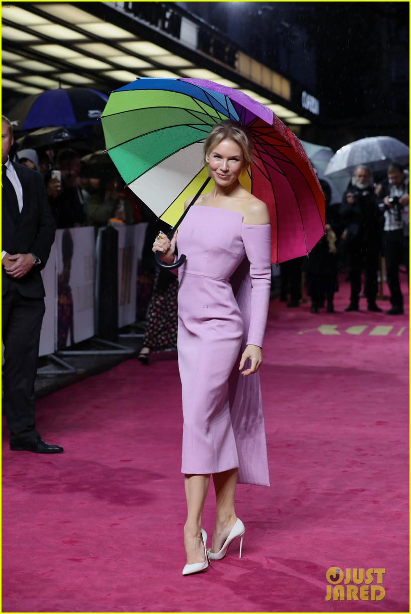 renee zellweger keeps dry with umbrella at judy european premiere 06