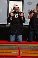 ben affleck supports kevin smith jason mewes hands footprint ceremony 11