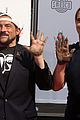 ben affleck supports kevin smith jason mewes hands footprint ceremony 18