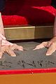 ben affleck supports kevin smith jason mewes hands footprint ceremony 27