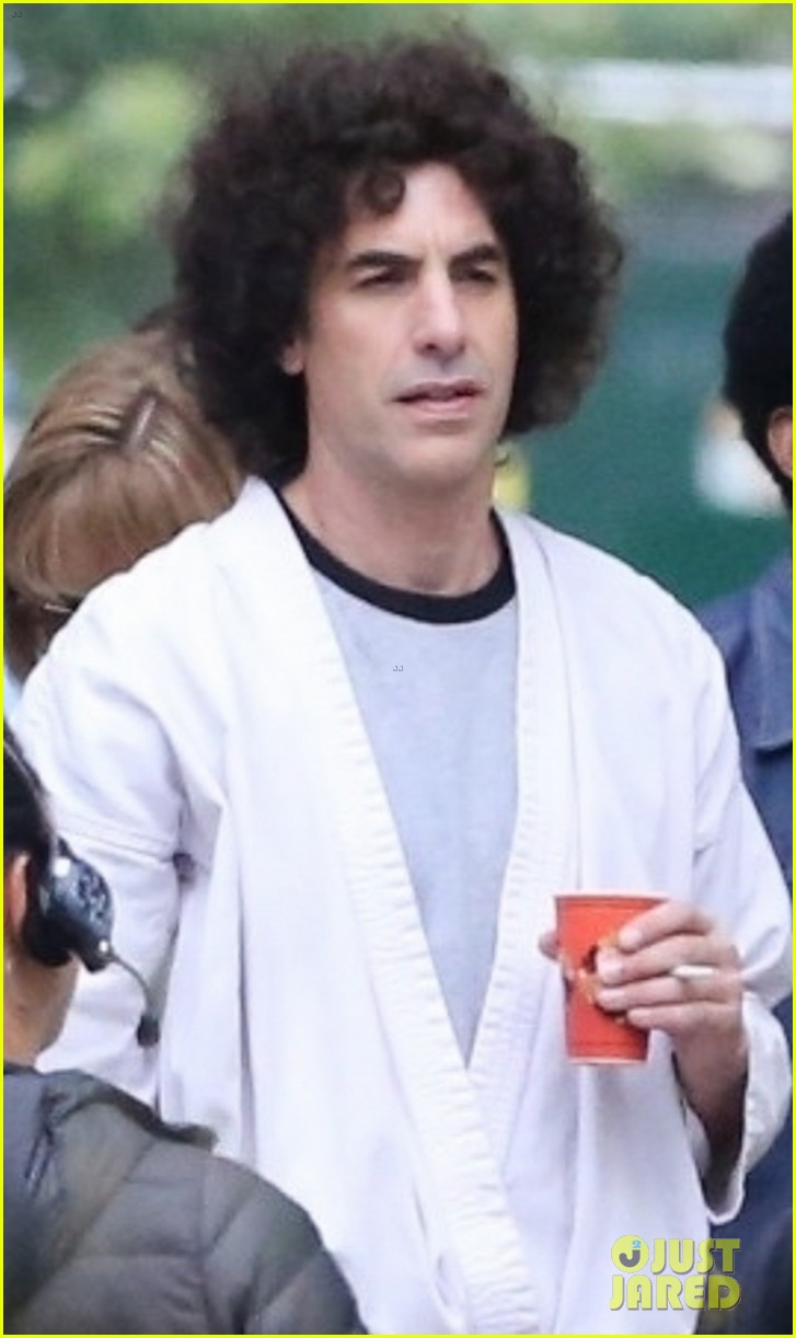 sacha baron cohen arrives on set filming trial of the chicago 7 044374461