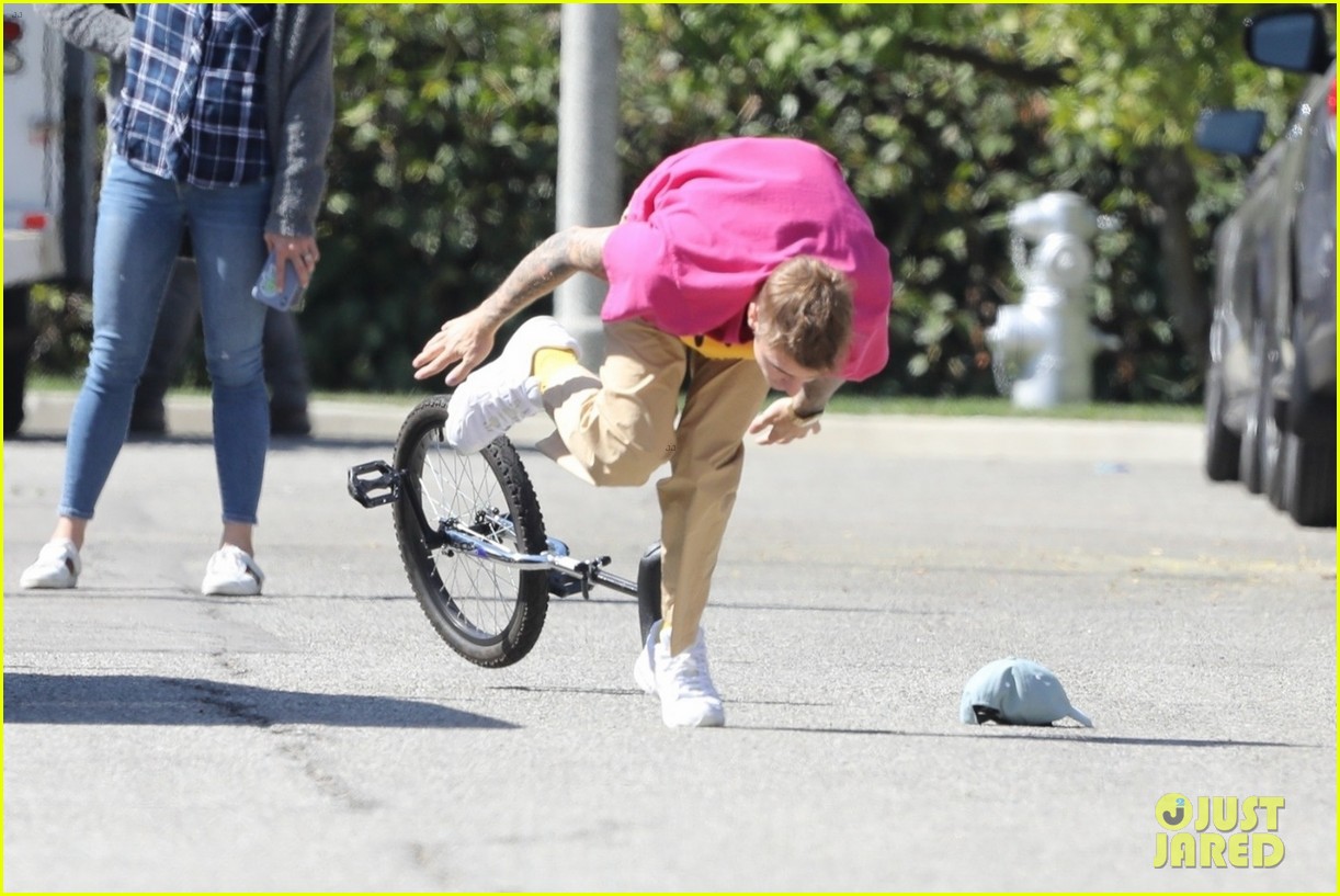 justin bieber falls off unicycle while learning how to ride 114369798