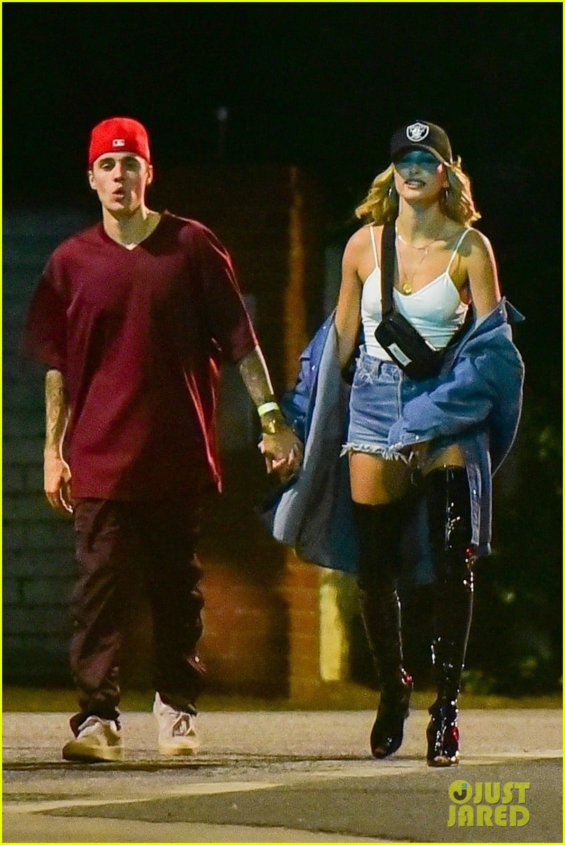 Justin & Hailey Bieber Hold Hands at Beverly Hills Party: Photo 4374325