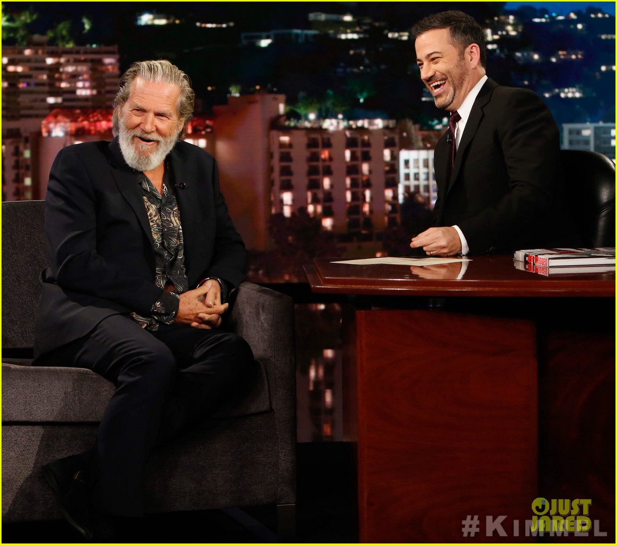 jeff bridges gives jimmy kimmel a preview of his new photo book watch here 034371783