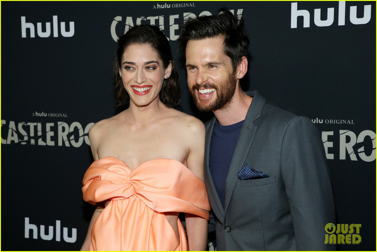 lizzy caplan gets support from hubby tom riley at castle rock season two premiere 054371296