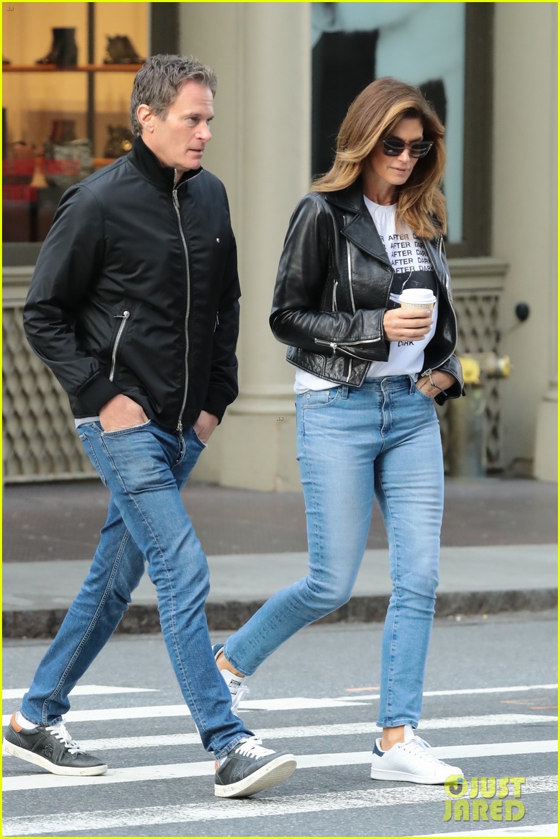 cindy crawford rande gerber similar black white outfits nyc stroll 054371232