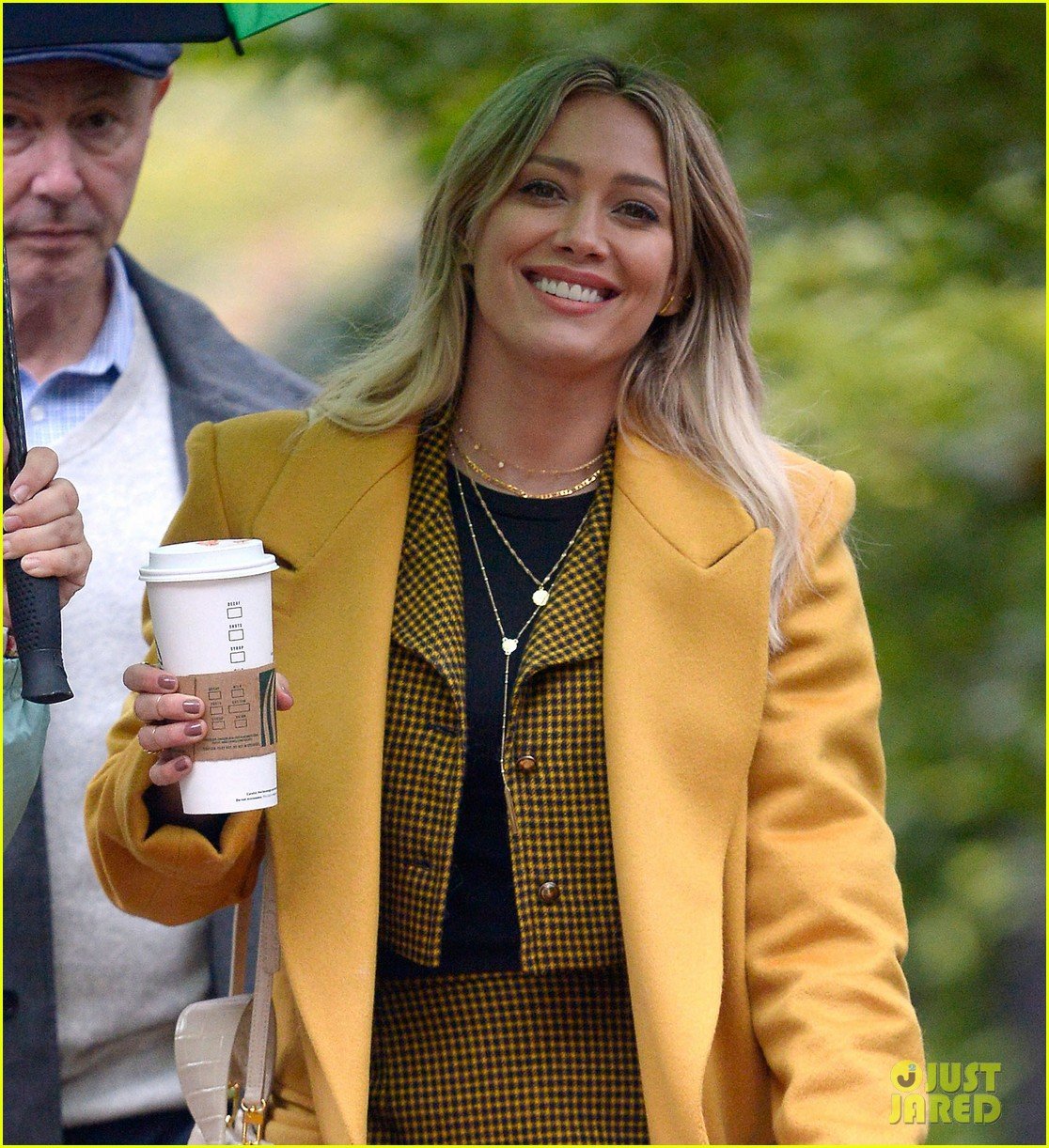 Hilary Duff Spotted on 'Lizzie McGuire' Set for First Day of Filming(02)