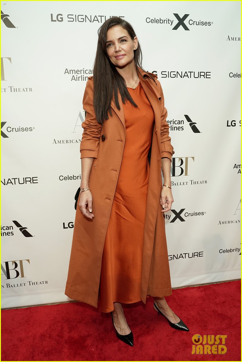 katie holmes joined by mom kathleen american ballet theatre fall gala 044372909