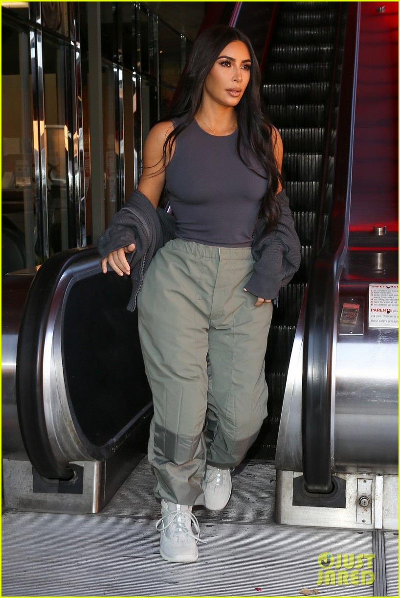 kim kardashian keeps it comfy for lunch outing in calabasas 034364514