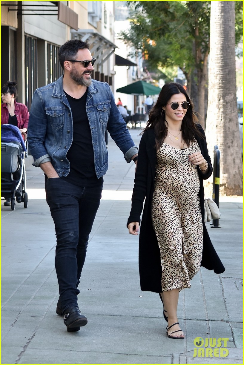 Pregnant Jenna Dewan Holds Hands with Boyfriend Steve Kazee on Coffee