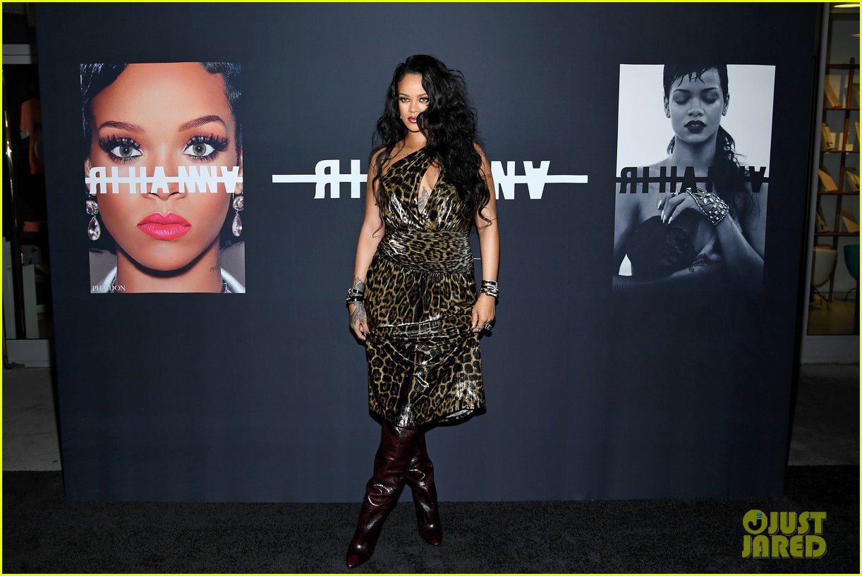 rihanna celebrates the launch of her autobiography 074369936