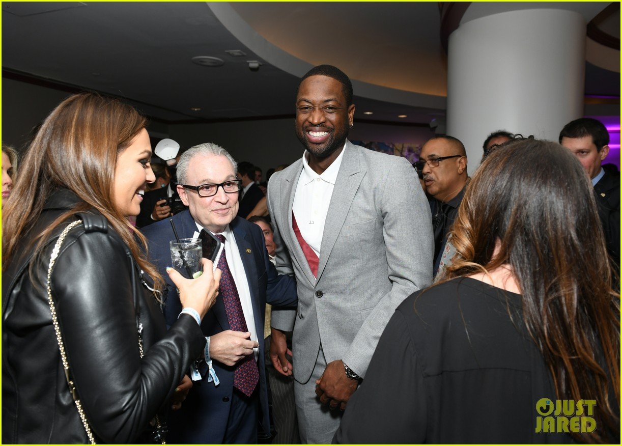dwyane wade and lindsey vonn team up for great sports legends dinner paralysis 22